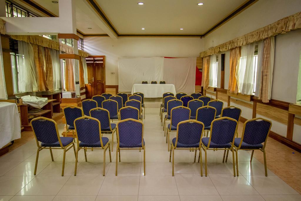 Grand Holiday International Hotel Mbarara Buitenkant foto